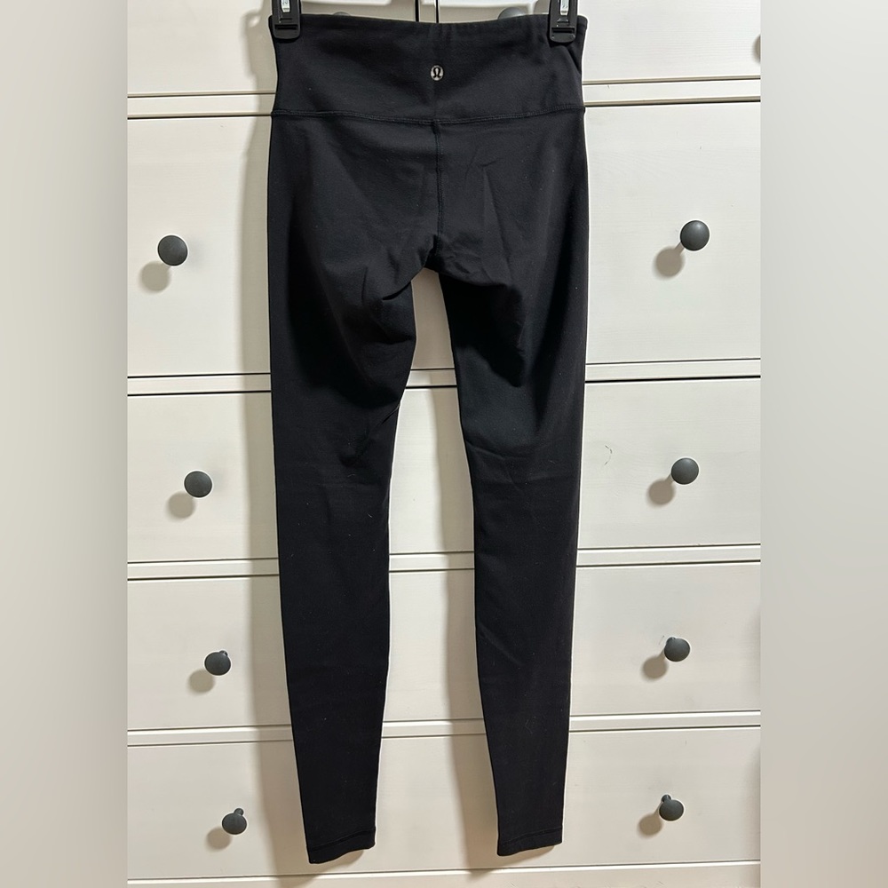 LULULEMON Women’s Leggings Sz 4, 25” inseam